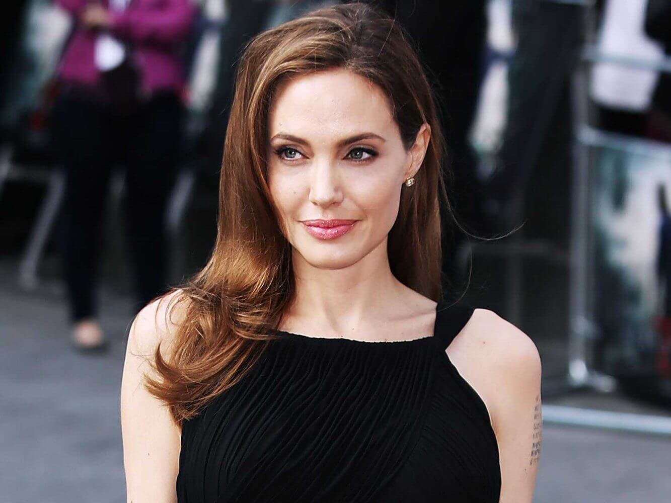 Angelina Jolie nie okrada dzieci z Kambodży