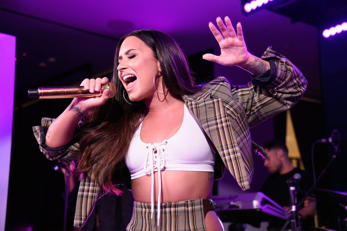 Demi Lovato w stanie stabilnym, ale odwołuje koncerty