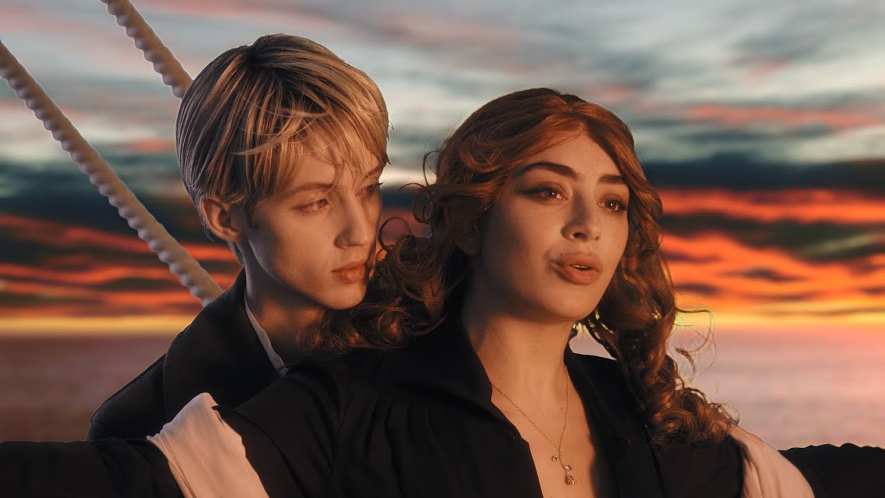 Charli XCX i Troye Sivan na Titanicu jak Kate Winslet i Leonardo DiCaprio