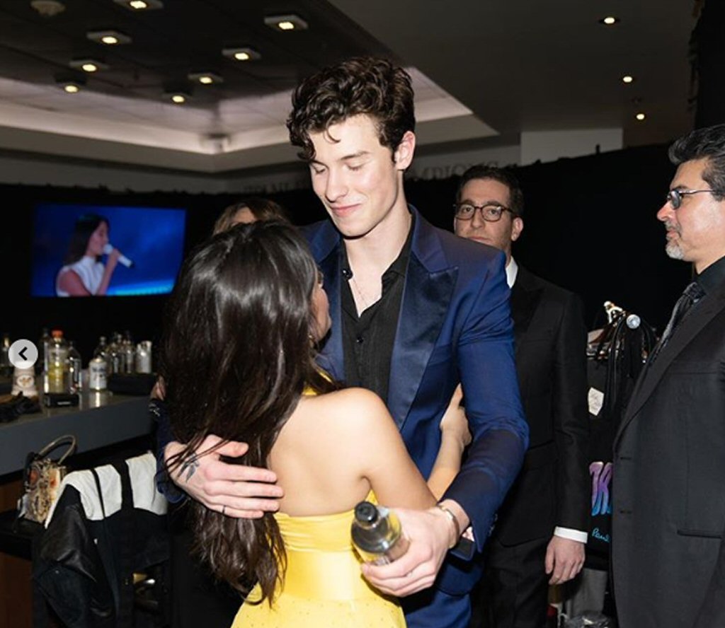 Shawn Mendes i Camila Cabello romansują?! Pasują do siebie (FOTO) ⋆  MUZOTAKT.pl