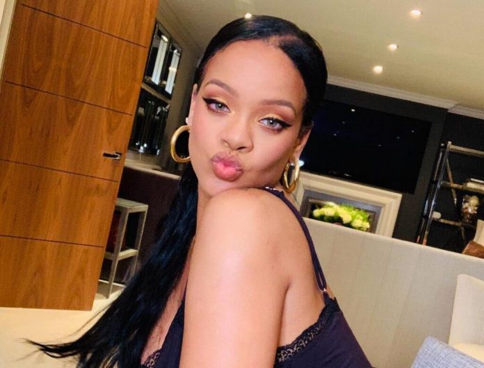 Rihanna w Walentynkowej bieliźnie! Zapragniecie ją dostać (FOTO) Rihanna w Walentynkowej bieliźnie! Zapragniecie ją dostać (FOTO)