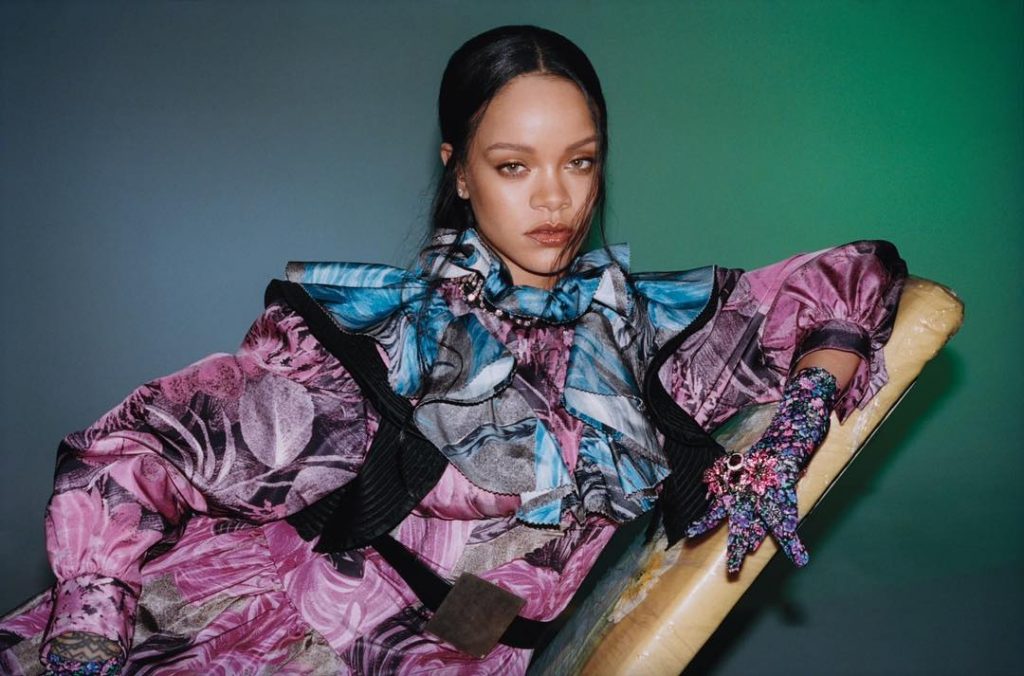 Rihanna w prześwitującej bieliźnie i nowej fryzurze. Niezwykła metamorfoza! (FOTO)