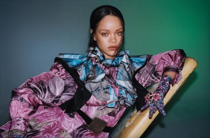 Rihanna w prześwitującej bieliźnie i nowej fryzurze. Niezwykła metamorfoza! (FOTO) Rihanna w prześwitującej bieliźnie i nowej fryzurze. Niezwykła metamorfoza! (FOTO)
