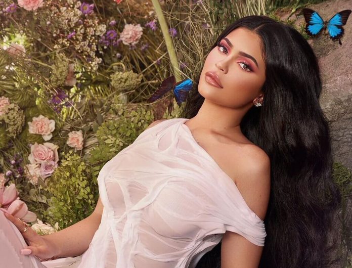 Kylie Jenner wygląda jak Selena Gomez! Jej nowa fryzura to hit na 2020 rok. W dodatku odmładza Kylie Jenner wygląda jak Selena Gomez! Jej nowa fryzura to hit na 2020 rok. W dodatku odmładza