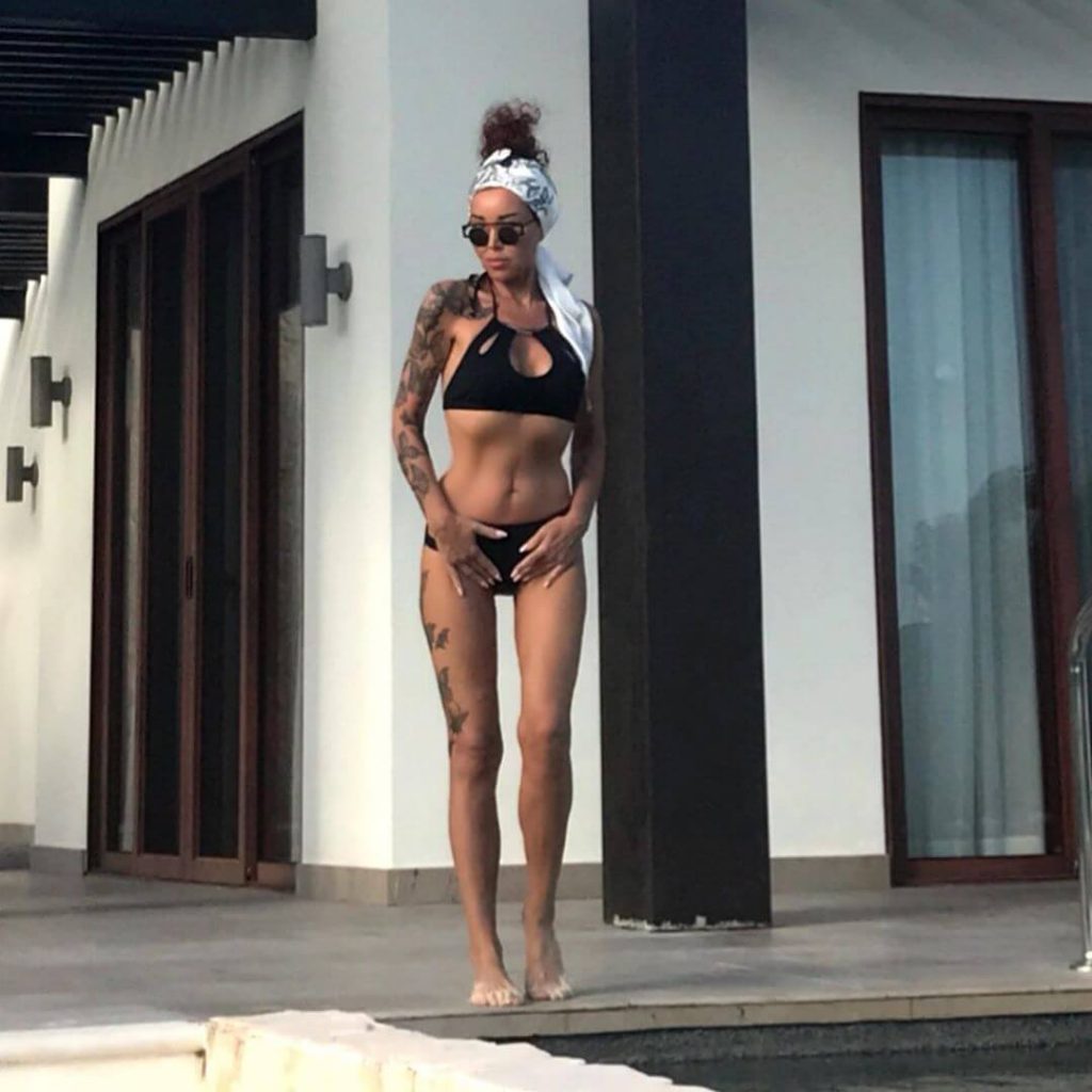 Ewa Minge w bikini walczy z kultem ciała! "Czy w naszym życiowym lustrze tylko wygina się d*pa?"