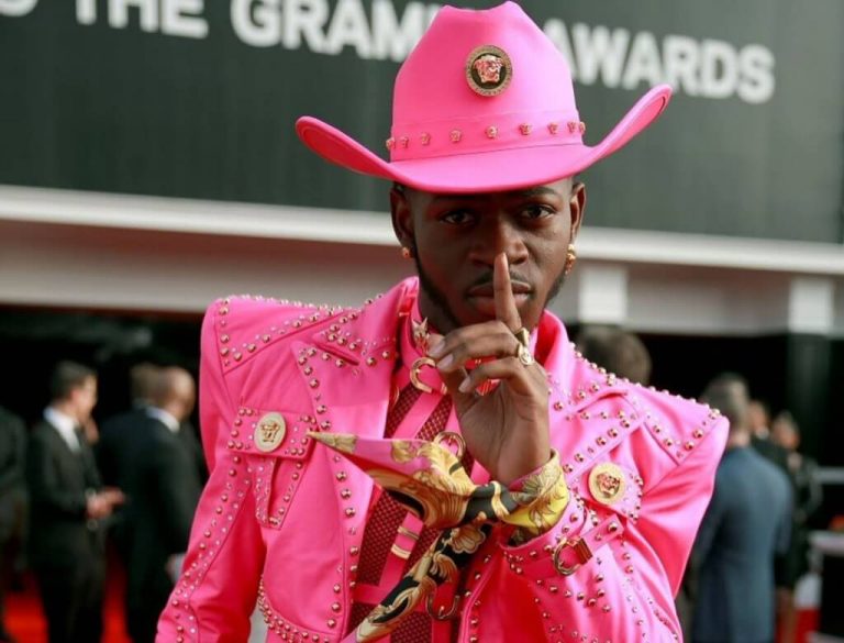 Lil Nas X walczy z Samem Elliottem