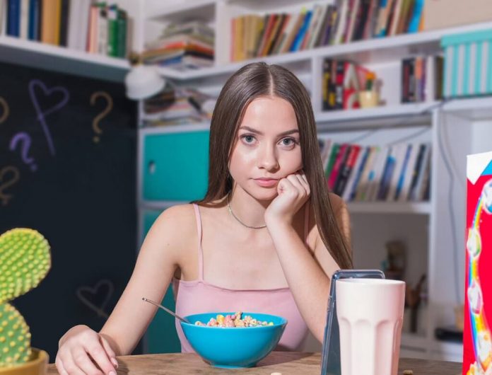 Roksana Węgiel, Stachursky, Czarny HIFI i Marcelina Szlachcic w klipie „Q&A”!