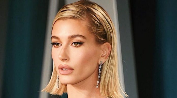 Hailey Bieber w OSZAŁAMIAJĄCEJ sukience na imprezie "Vanity Fair". Nie można oderwać od niej oczu!