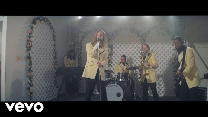 Tame Impala grają na weselu (WIDEO)
