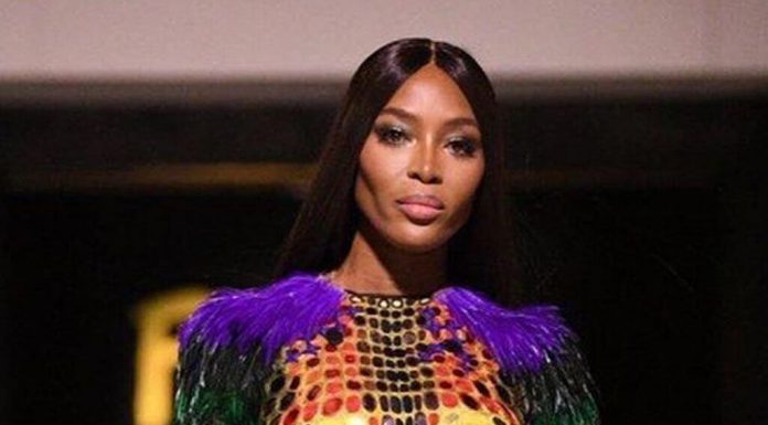 Naomi Campbell w panice na lotnisku. Fani są w szoku! (ZDJĘCIA)