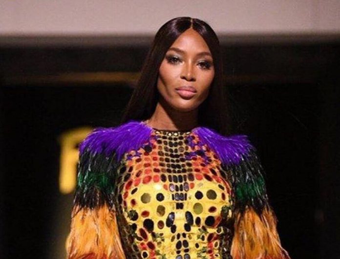 Naomi Campbell w panice na lotnisku. Fani są w szoku! (ZDJĘCIA) Naomi Campbell w panice na lotnisku. Fani są w szoku! (ZDJĘCIA)
