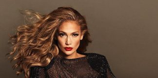 Jennifer Lopez zachwyciła krótką kreacją. Co za nogi! (FOTO)