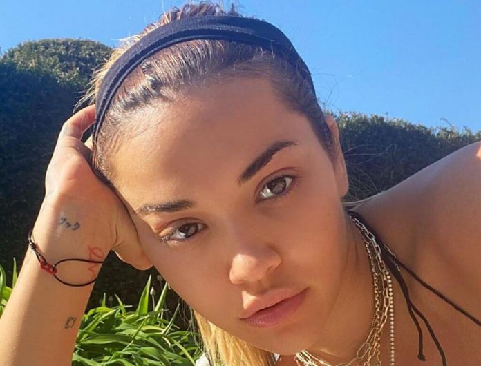 Rita Ora w prześwitującej bieliźnie. Trudno oderwać wzrok! (FOTO)