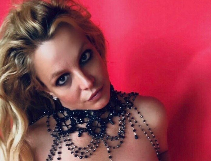 Britney Spears na piasku