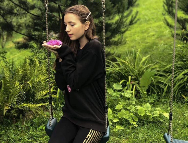 AniKa Dąbrowska z The Voice Kids w wiosennym singlu „Do końca świata”