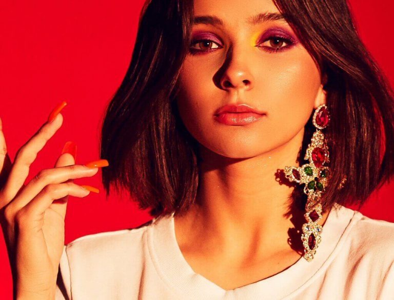 The Voice Kids: Polska wokalistka o hiszpańskich korzeniach, Carla Fernandes zachwyca singlem „Casual”