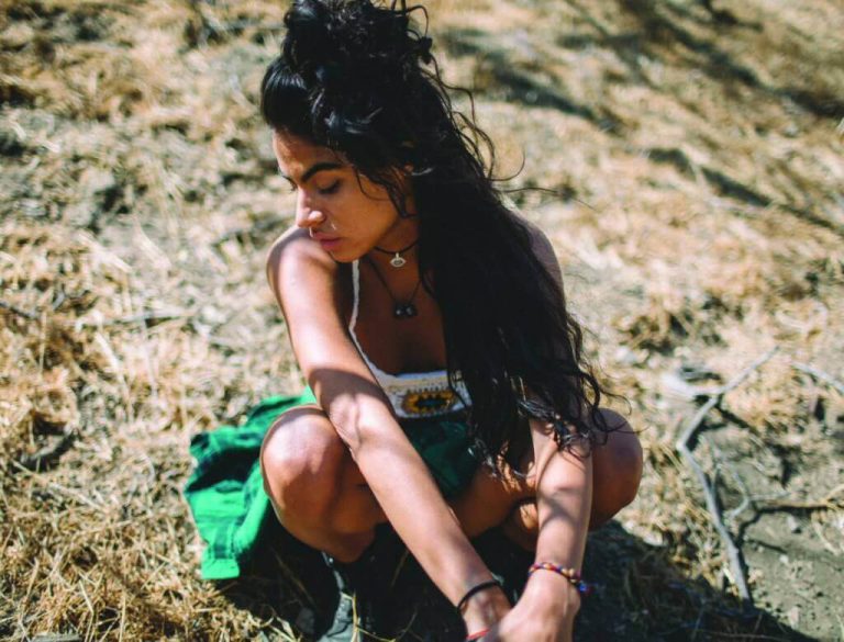 Jessie Reyez z mocnym klipem do „Intruders”