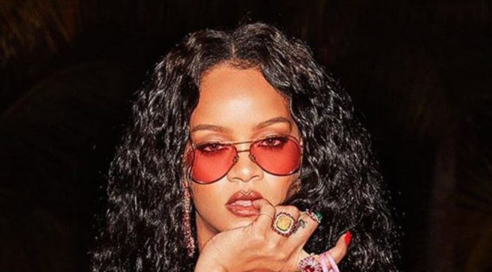 Rihanna w tropikalnej odsłonie
