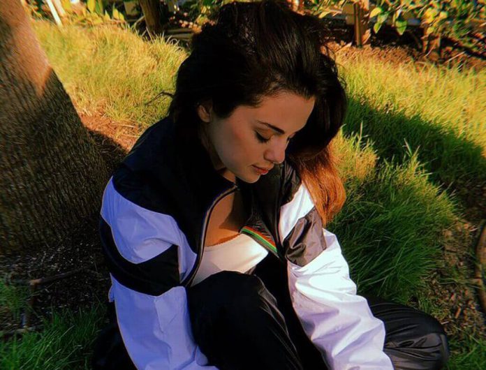 Selena Gomez wyrusza w piękną podróż z Trevorem Danielem