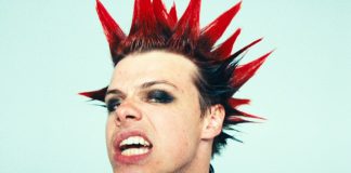 YUNGBLUD z wybuchowym singlem „Strawberry Lipstick” (WIDEO)