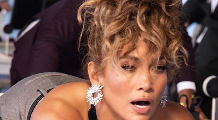 Jennifer Lopez doskonale wie, jak zwrócić na siebie uwagę