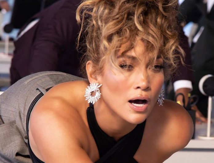 Jennifer Lopez doskonale wie, jak zwrócić na siebie uwagę