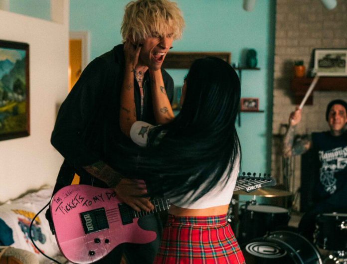 Machine Gun Kelly i Halsey w klipie do „forget me too”