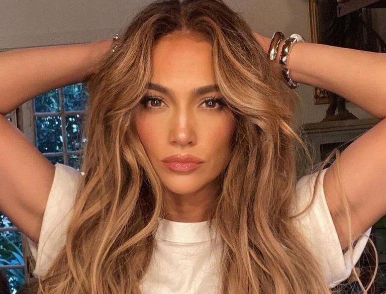 Jennifer Lopez w sukni ślubnej! Wygląda zjawiskowo (FOTO)