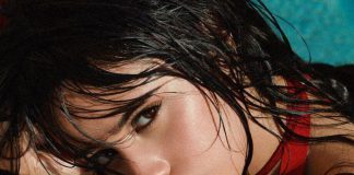 Camila Cabello dzieli się świątecznymi życzeniami w JACUZZI!