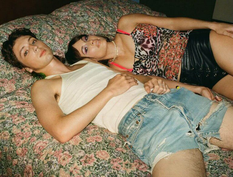 Troye Sivan, Mark Ronson i Kacey Musgraves połączyli siły! Posłuchaj „Easy”