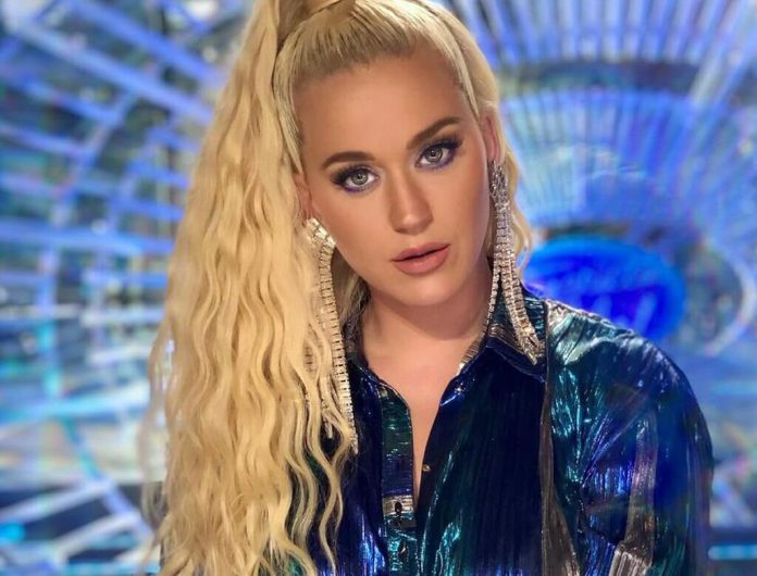 Katy Perry przebrała się bożonarodzeniową choinkę!