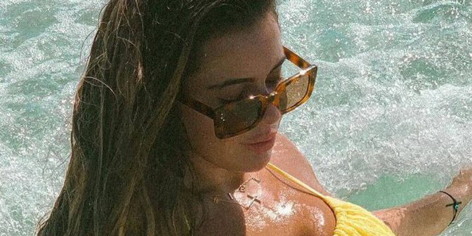 Brielle Biermann pozuje w bikini z boa dusicielem. Gwiazda wprawiła fanów w osłupienie