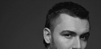 Kamil Bednarek powraca w 2021 z nowym singlem. Posłuchaj „Prosto w twarz”