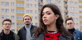 Natalia Zastępa i Sonbird w utworze „Mantry”