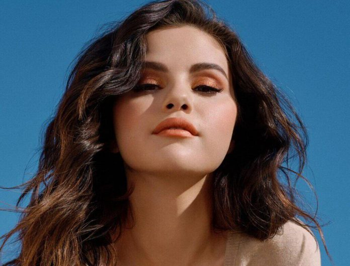 Selena Gomez zachwyca olśniewającymi blond włosami w stylu Marilyn Monroe