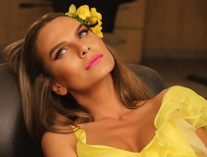 Rumuńska gwiazda disco polo pozuje w sypialni. Zobacz, jak nieodparty występ dała Anna Lesko