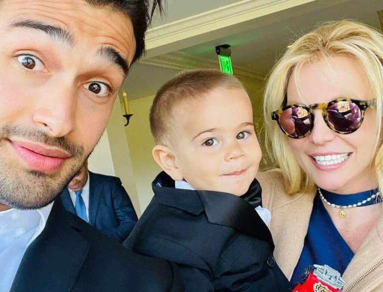 Britney Spears w kusej kreacji bawi się na weselu! „Dzięki nauce znowu tańczymy”
