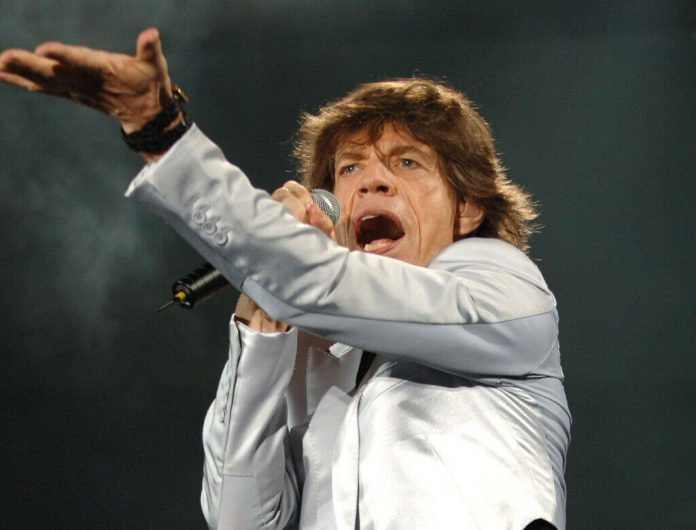 Mick Jagger z solowym utworem „Eazy Sleazy”