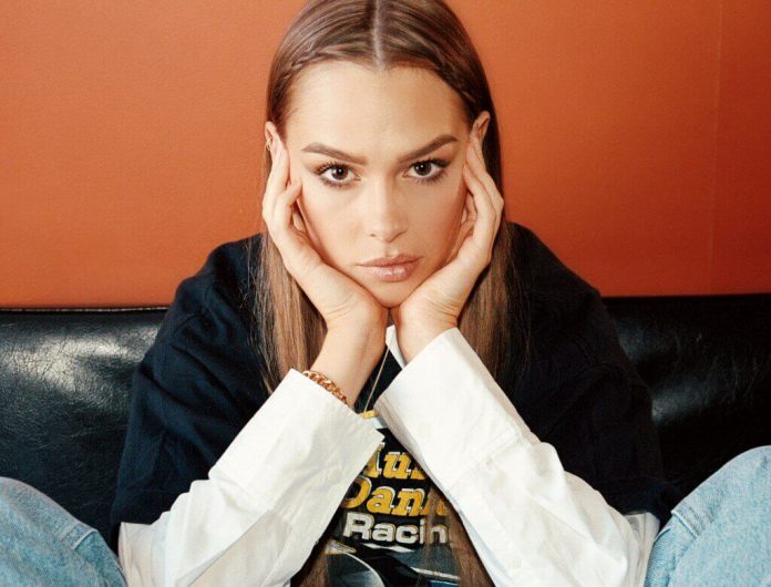 Maia Wright z utworem „Break Her Heart”