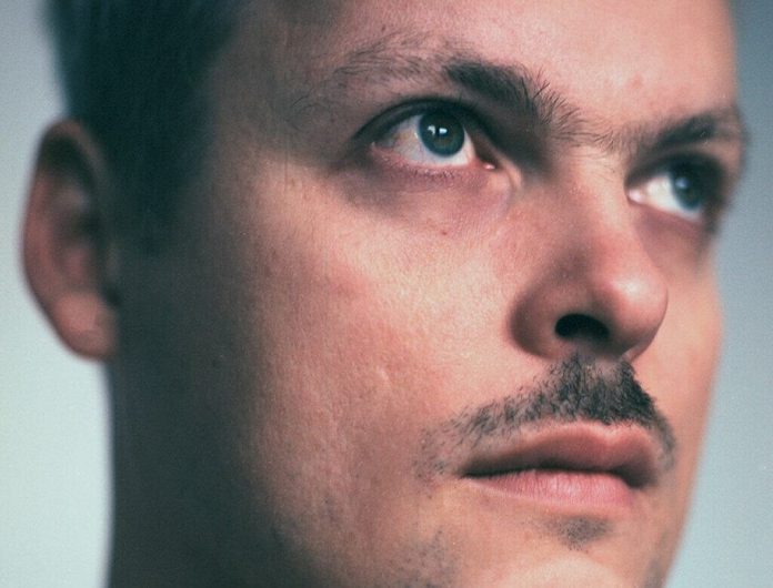 Błażej Król „Dziękuję”: Psychodeliczna laurka dla fanów