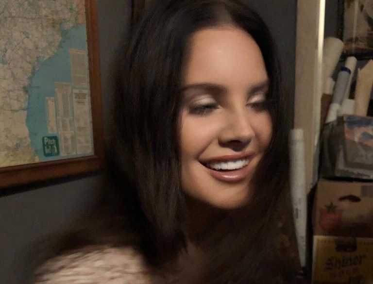 Lana Del Rey została WYŚMIANA! Okładka nowej płyty nie spodobała się fanom