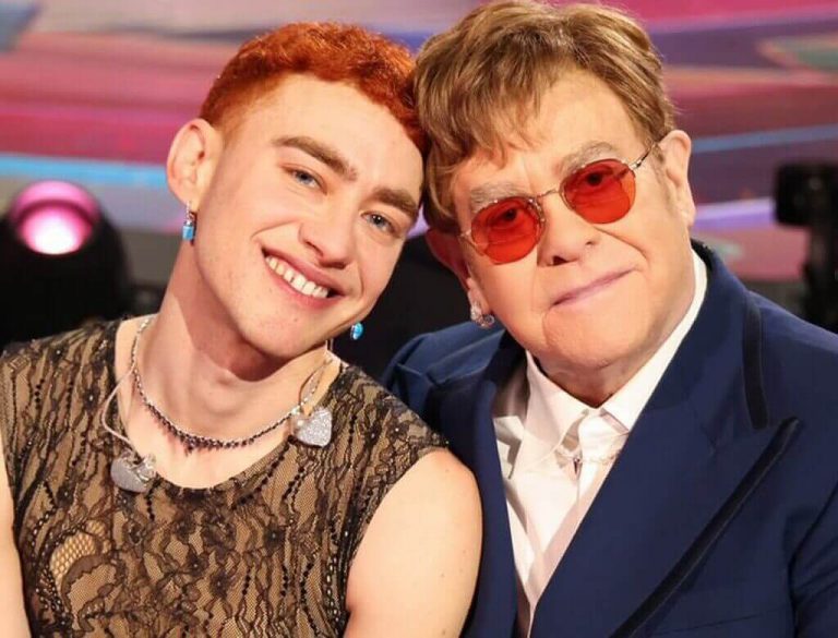 Rewelacyjny występ: Elton John i Years & Years w piosence „It’s a Sin”