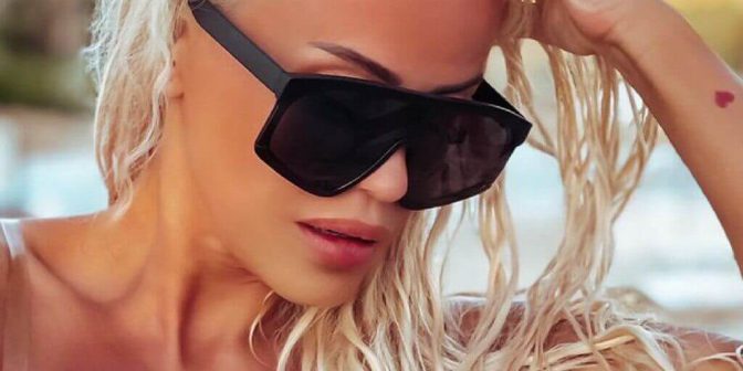 PETARDA! Rumuńska gwiazda disco polo PRĘŻY CIAŁO w Egipcie! Trudno oderwać wzrok