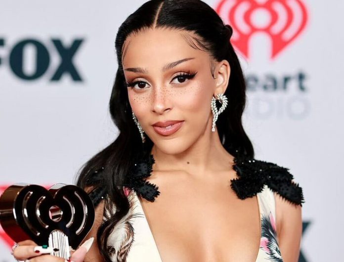 Doja Cat z pewnością przyciągnęła uwagę fanów