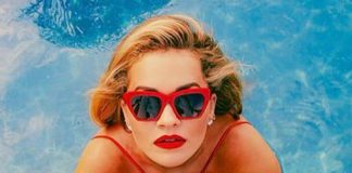 Rita Ora wygląda niesamowicie w basenie