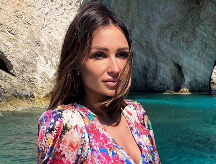 Sylwia Madeńska z Love Island pozuje w czerwonym bikini