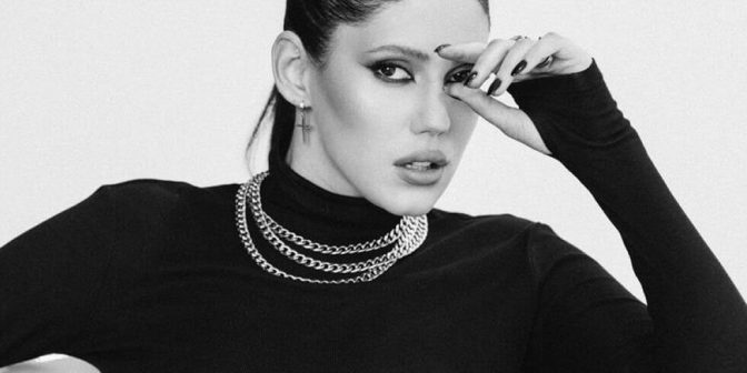 Litewska popowa księżniczka Monique przedstawia nową piosenkę “Lay Me Down”