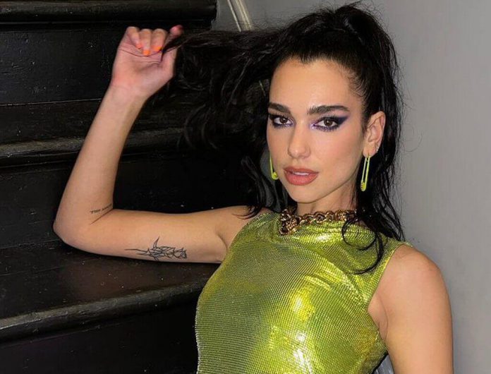 Dua Lipa zrobiła furorę w sieci. Gwiazda eksponuje ciało w kusym bikini (FOTO)