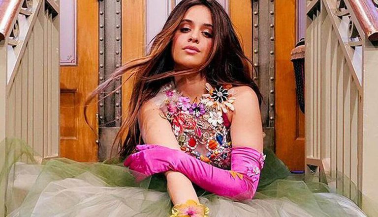 Camila Cabello z ekscytującym występem. Wcześniej wywołała skandal pokazując środkowe palce paparazzi!