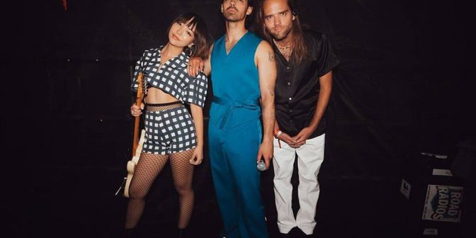DNCE was rozrusza. Twórcy przeboju „Cake By The Ocean” wracają z „Move”